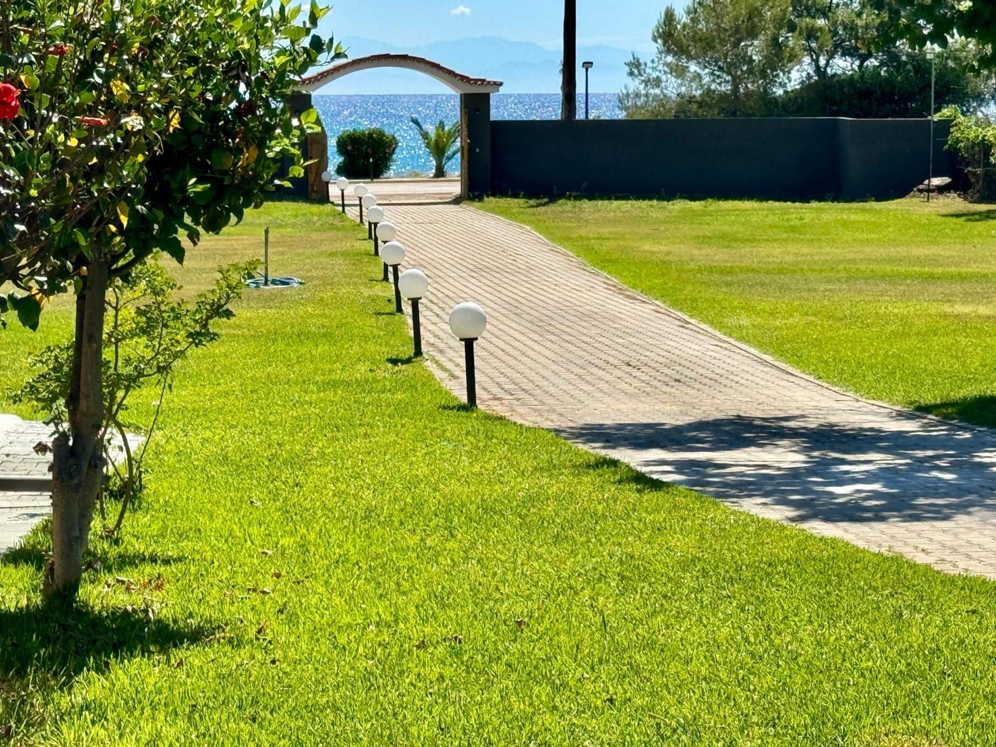 Отель Gazonia Family Estate Skala  Экстерьер фото